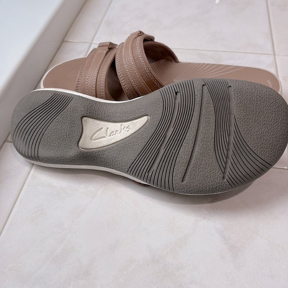 Clarks Breeze Double Strap  Cloudsteppers Sandals in Soft Tan. EUC - Picture 6 of 8